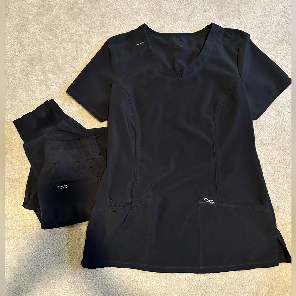 Cherokee infinity black scrub set size small top/ small petite bottoms like new!